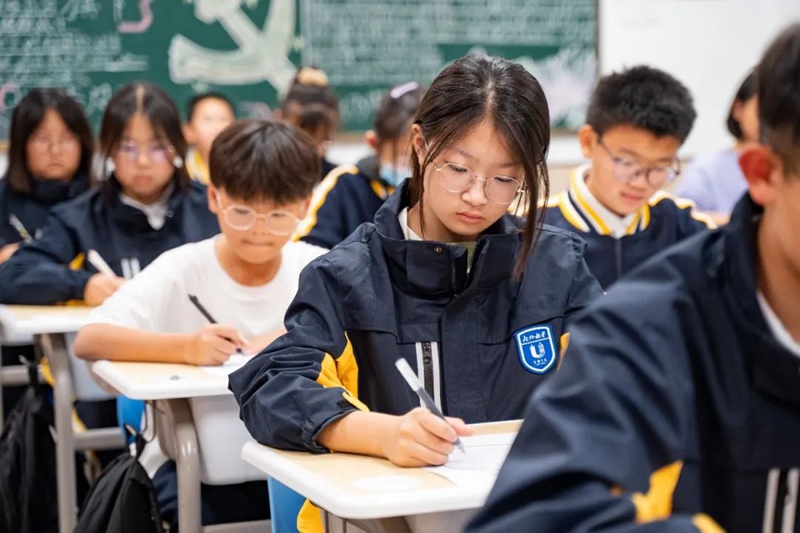 颍墨润北外，书香韵新华